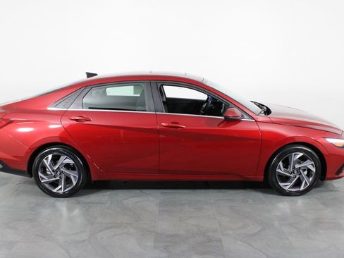 Certified 2025 Hyundai Elantra SEL image 14