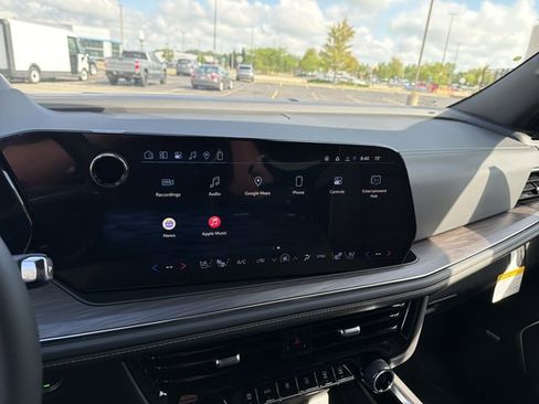 New 2026 Chevrolet Suburban Premier AWD/4WD image 18