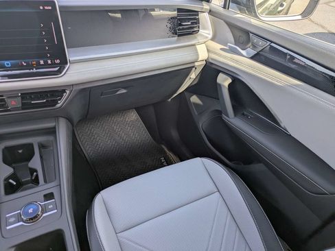 Used 2026 Volkswagen Tiguan SE R-Line FWD image 19