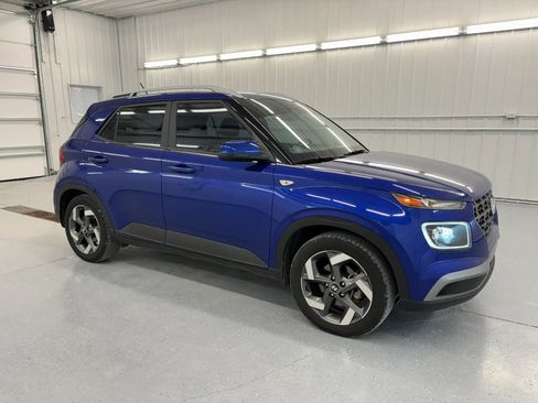 Used 2023 Hyundai Venue Limited FWD image 14