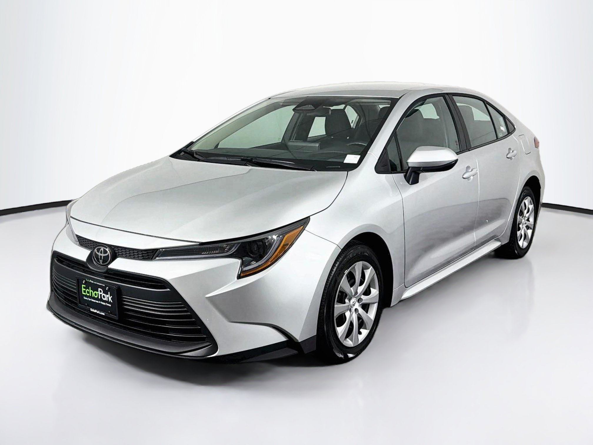 Used 2026 Toyota Corolla LE FWD image 3