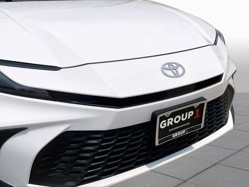 Used 2025 Toyota Camry SE FWD image 28