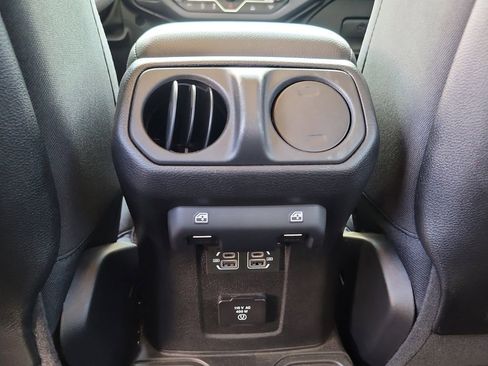 Used 2025 Jeep Gladiator Mojave AWD/4WD image 16