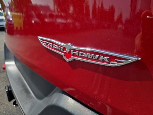 Used 2017 Jeep Cherokee Trailhawk w/ Comfort/Convenience Group AWD/4WD image 15