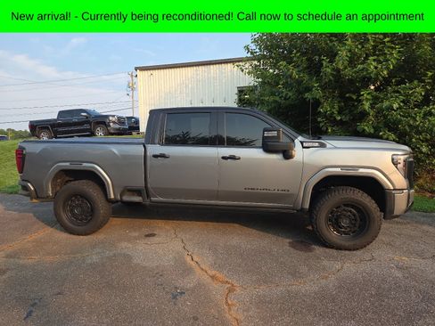 Used 2025 GMC Sierra 2500 Denali w/ Denali Reserve Package AWD/4WD image 3