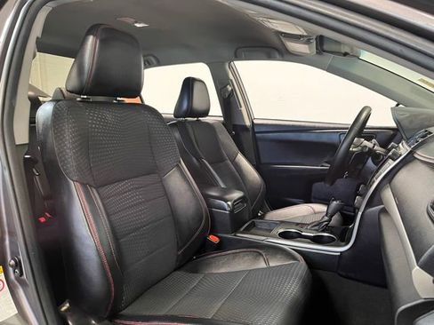 Used 2015 Toyota Camry SE image 10