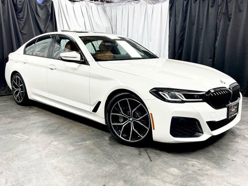 Used 2022 BMW 530i xDrive w/ M Sport Package image 3