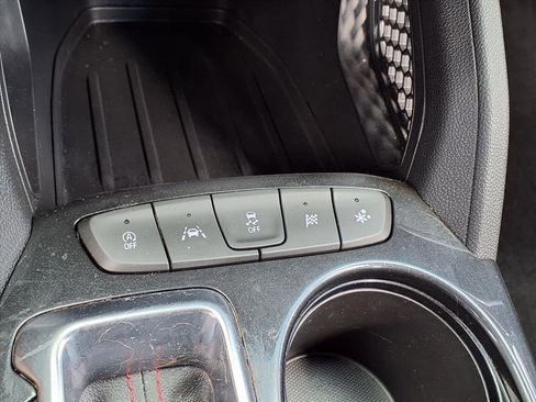 Used 2021 Chevrolet TrailBlazer RS w/ Sun and Liftgate Package image 18