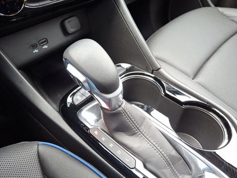 Used 2025 Buick Encore GX Sport Touring image 14