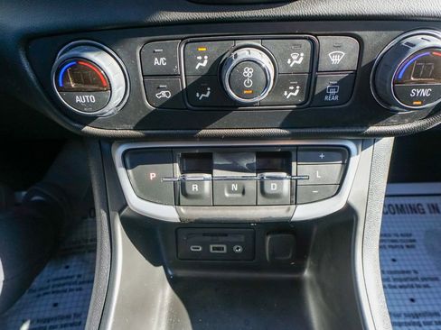 Used 2023 GMC Terrain SLE w/ Driver Convenience Package image 29