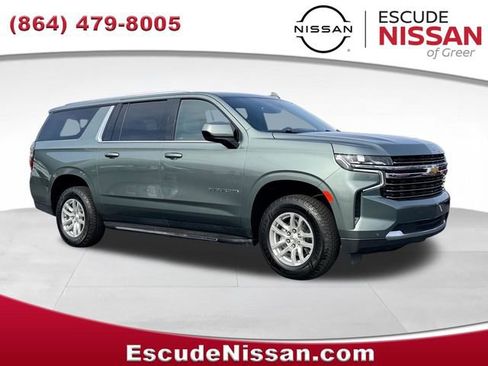 Used 2024 Chevrolet Suburban LT RWD image 1