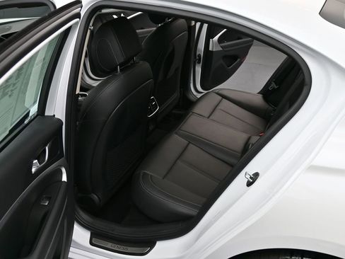 Used 2025 Genesis G70 2.5T image 10