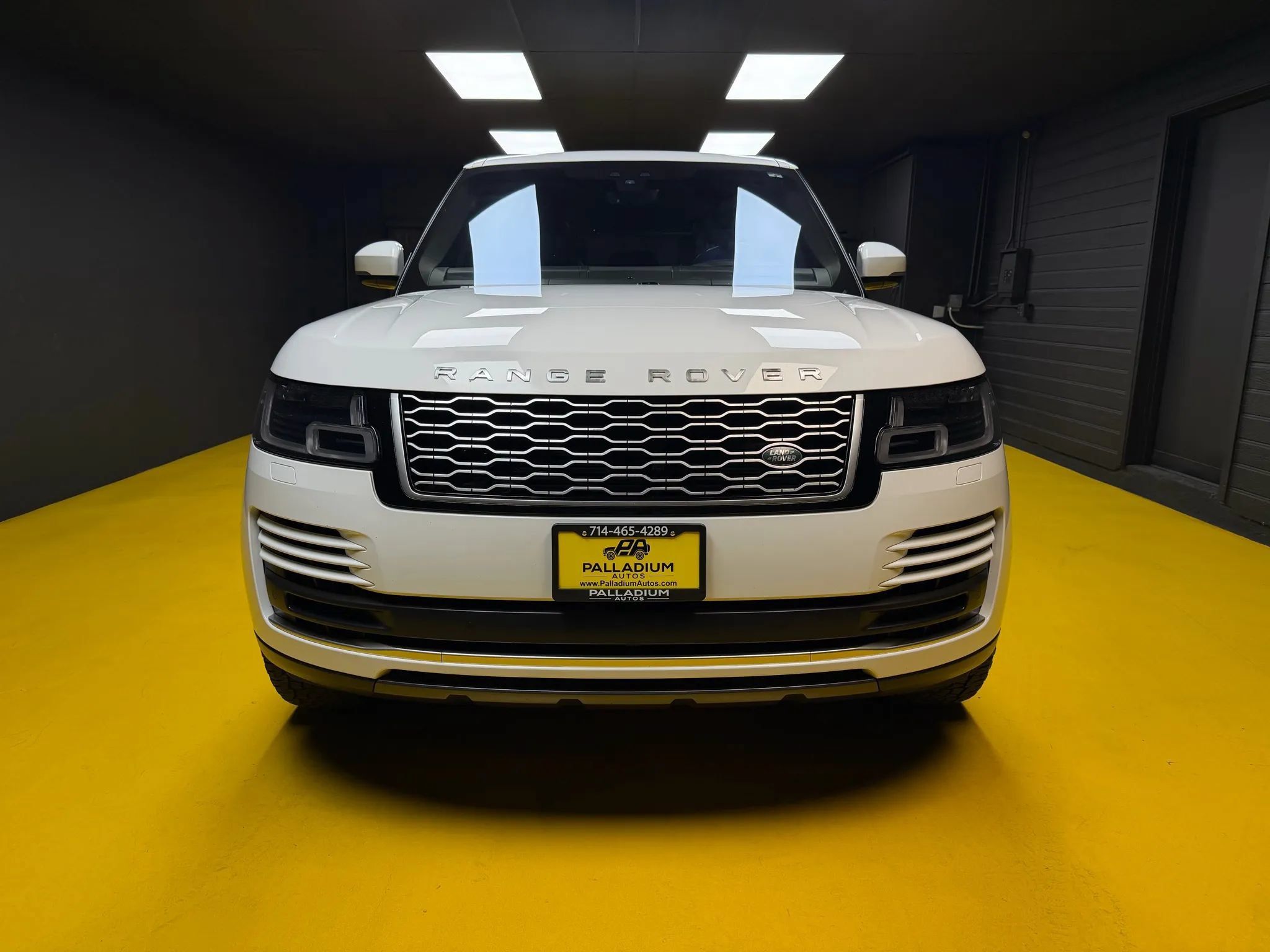Used 2018 Land Rover Range Rover HSE AWD/4WD image 2