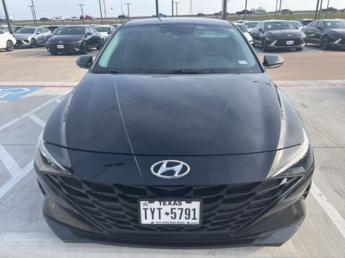 Used 2023 Hyundai Elantra SEL w/ Preferred Accessory Package image 3