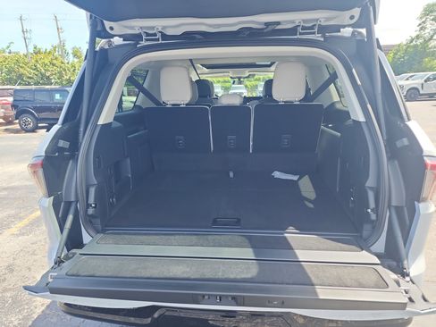 New 2026 Lincoln Navigator L Reserve AWD/4WD image 21