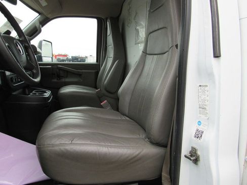 Used 2022 GMC Savana 3500 Extended w/ Power Convenience Package RWD image 28