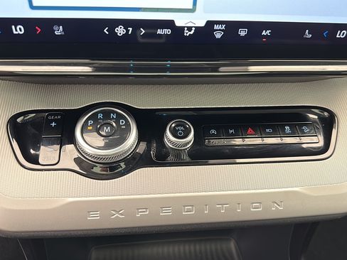 Used 2025 Ford Expedition Active AWD/4WD image 19