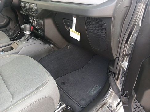 New 2025 Jeep Gladiator Sport image 32