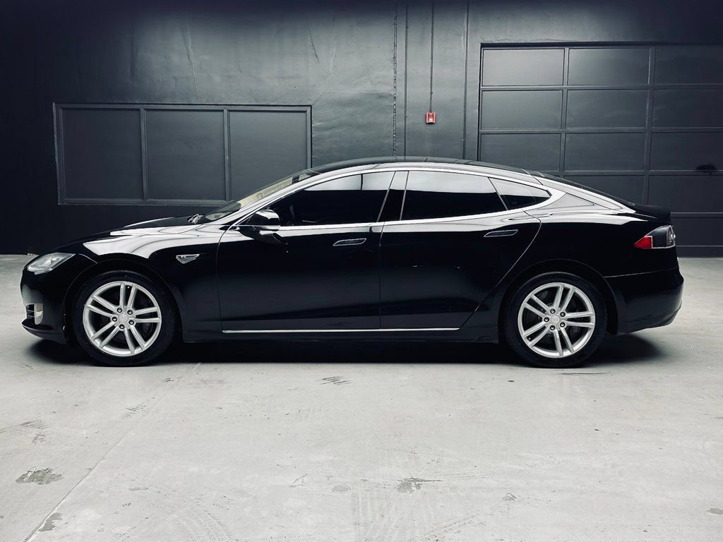 Used 2013 Tesla Model S Performance RWD image 4