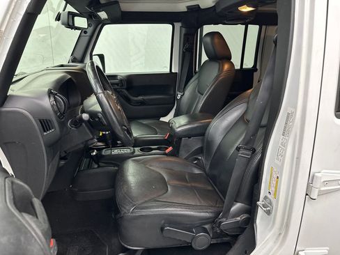 Used 2014 Jeep Wrangler Unlimited Sahara AWD/4WD image 6
