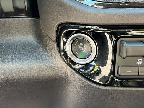 Used 2024 Chevrolet Silverado 1500 ZR2 image 14