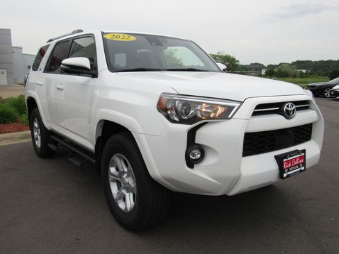 Used 2022 Toyota 4Runner SR5 Premium w/ Moonroof Package AWD/4WD image 4