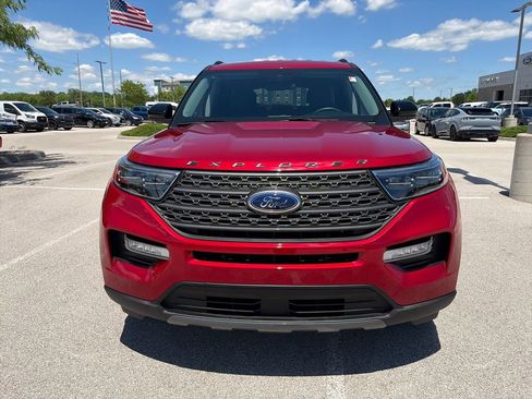 Used 2024 Ford Explorer XLT w/ Equipment Group 202A AWD/4WD image 2