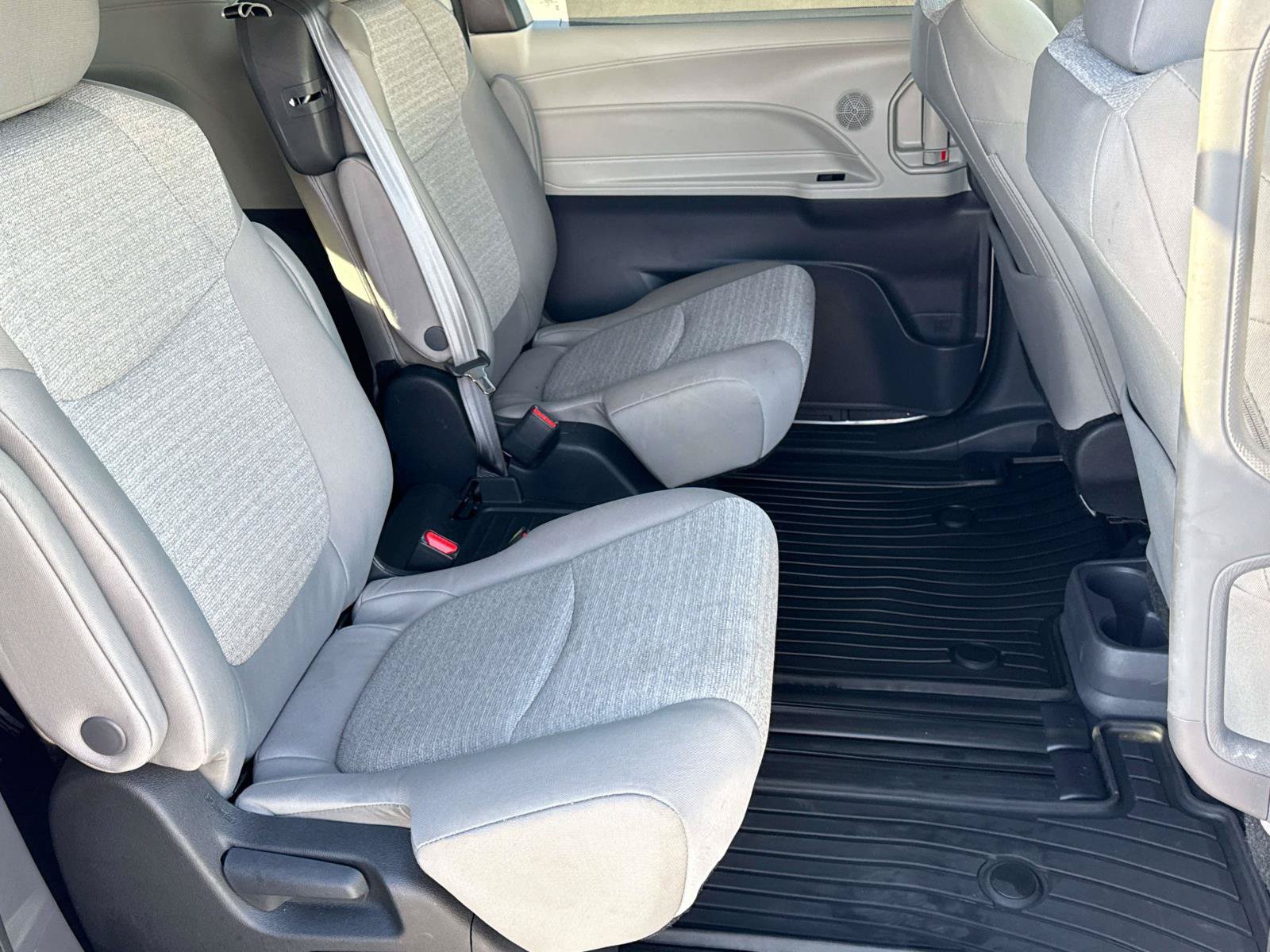 Used 2024 Toyota Sienna LE AWD/4WD image 20