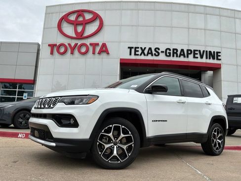Used 2025 Jeep Compass Limited AWD/4WD image 2