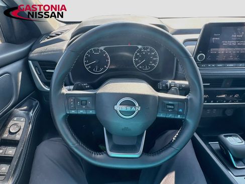 Used 2025 Nissan Rogue SV AWD/4WD image 14