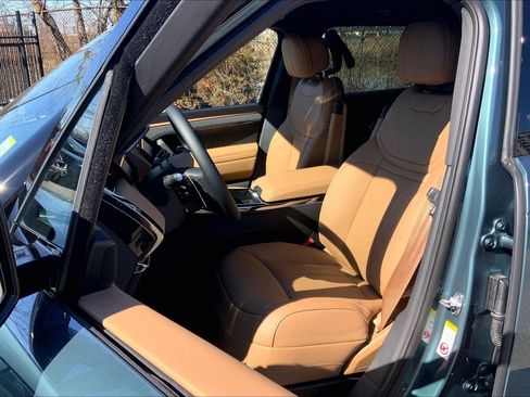 New 2026 Land Rover Range Rover Sport SE image 9