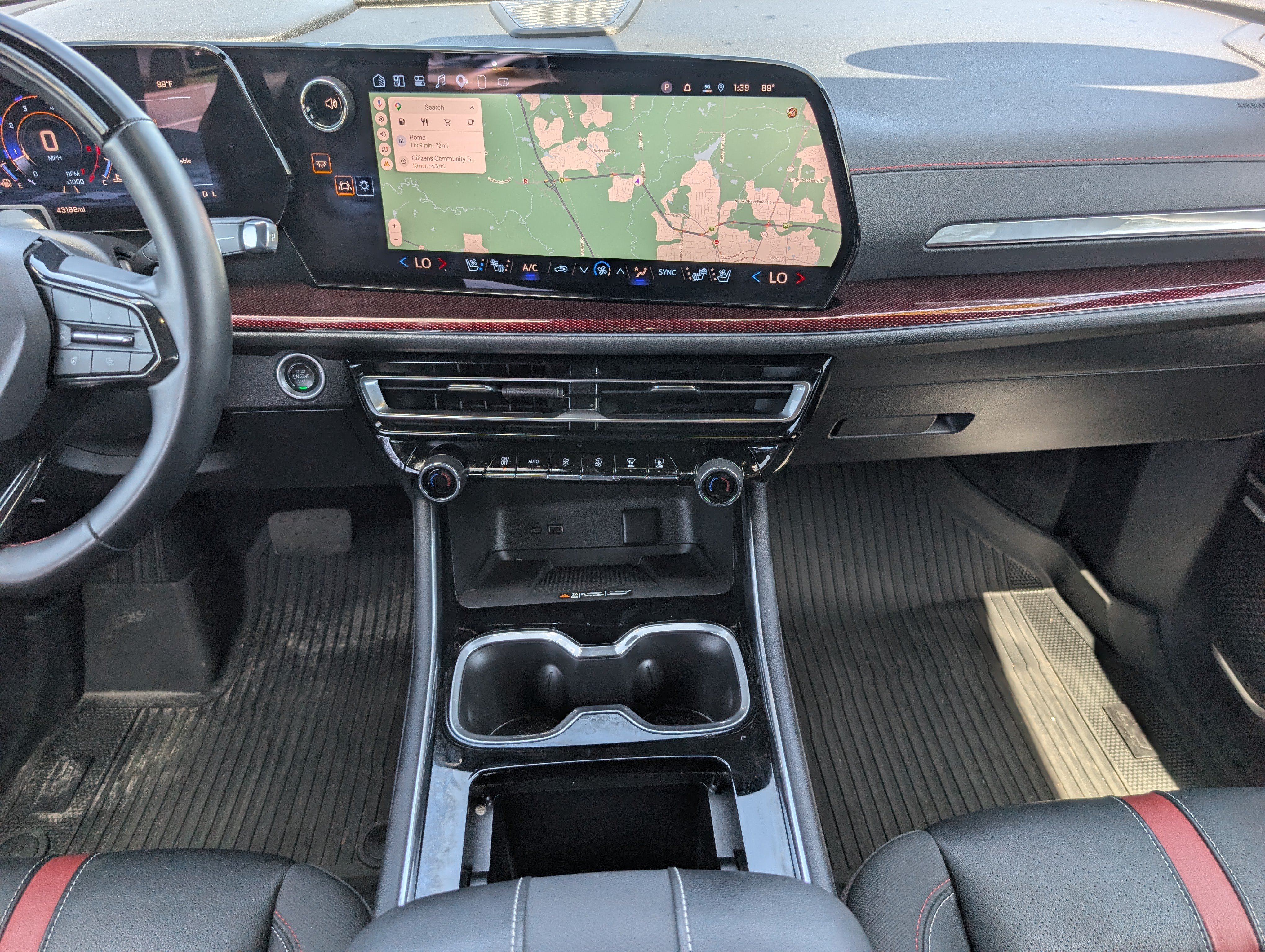 Used 2025 Chevrolet Traverse RS w/ LPO, Floor Liner Package FWD image 7