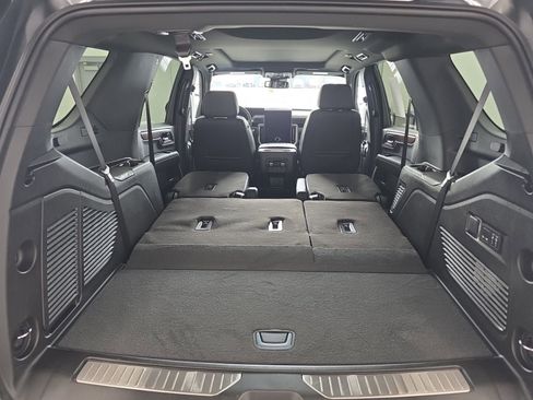 Used 2026 GMC Yukon Denali w/ Sun & Power Step Package image 18