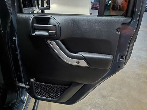 Used 2016 Jeep Wrangler Unlimited Sahara w/ Connectivity Group image 23