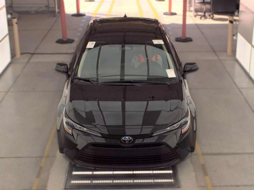 Used 2025 Toyota Corolla LE FWD image 4