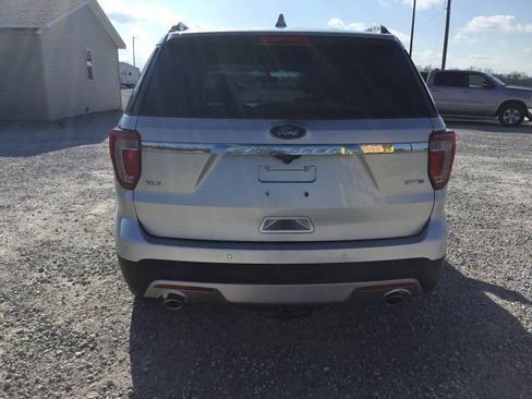 Used 2016 Ford Explorer XLT w/ Equipment Group 202A image 4
