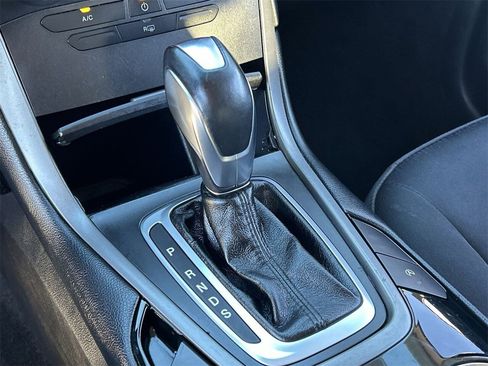 Used 2016 Ford Edge SE image 26