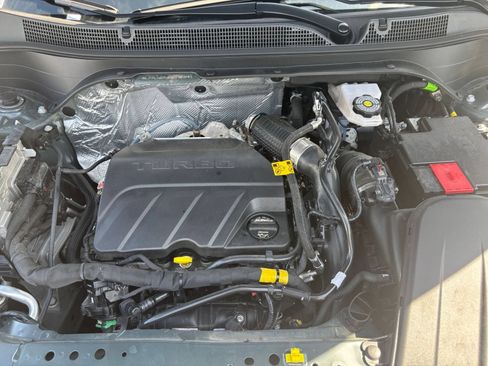 Used 2025 Chevrolet Trax LT FWD image 27