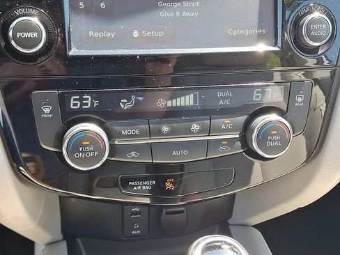 Used 2018 Nissan Rogue Sport SL AWD/4WD image 16