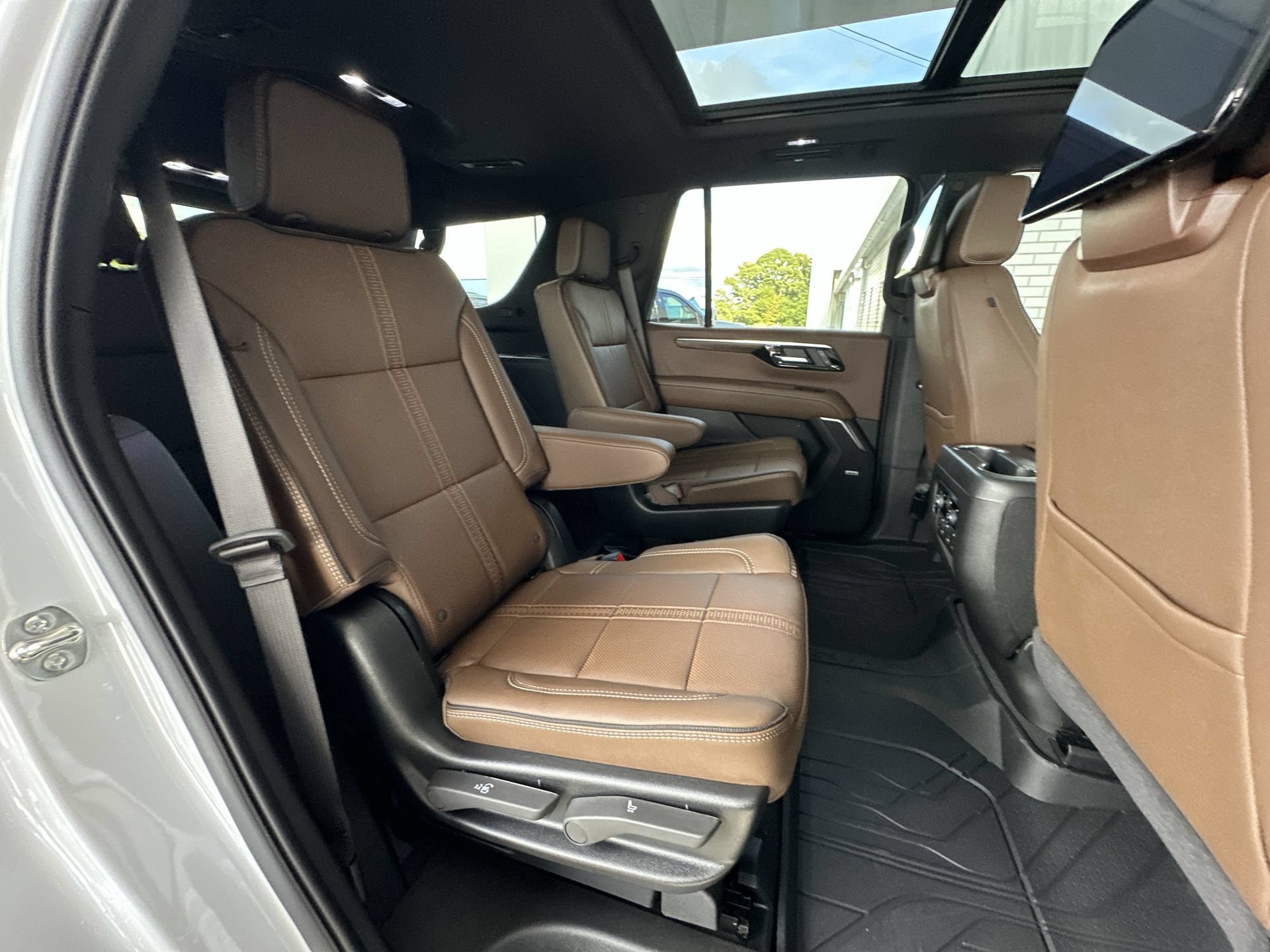 New 2027 Chevrolet Tahoe High Country AWD/4WD image 28