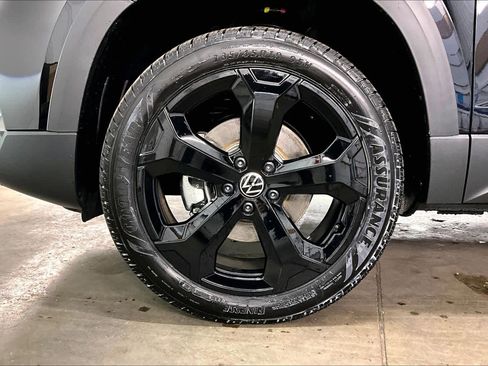 New 2026 Volkswagen Taos SEL image 14