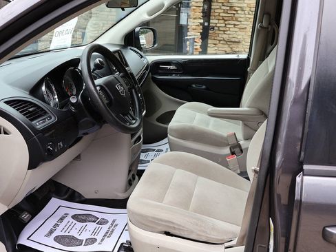 Used 2017 Dodge Grand Caravan SE w/ Power Window Group FWD image 19