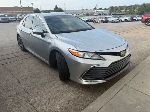 Used 2021 Toyota Camry XLE w/ Navigation Upgrade Package FWD image 2