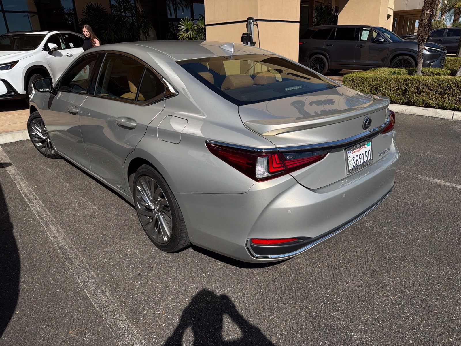 Used 2019 Lexus ES 300h w/ Accessory Package 2 FWD image 4