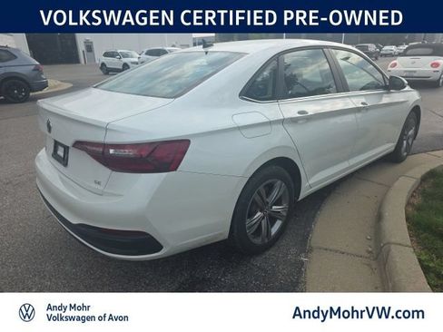 Used 2023 Volkswagen Jetta SE FWD image 3