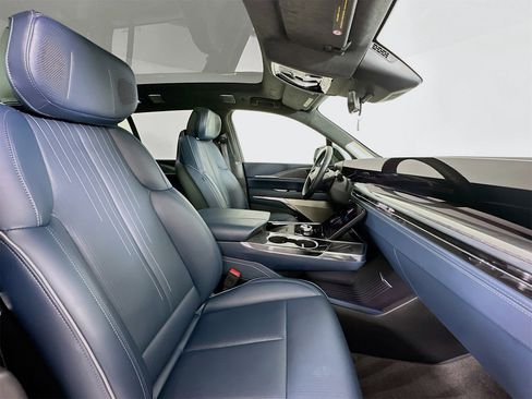 Used 2025 Cadillac Escalade IQ Sport 2 w/ LPO, ONYX Package image 32