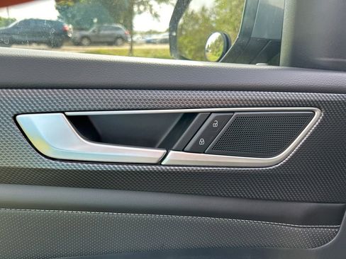 Used 2025 Volkswagen Atlas Cross Sport SEL image 12