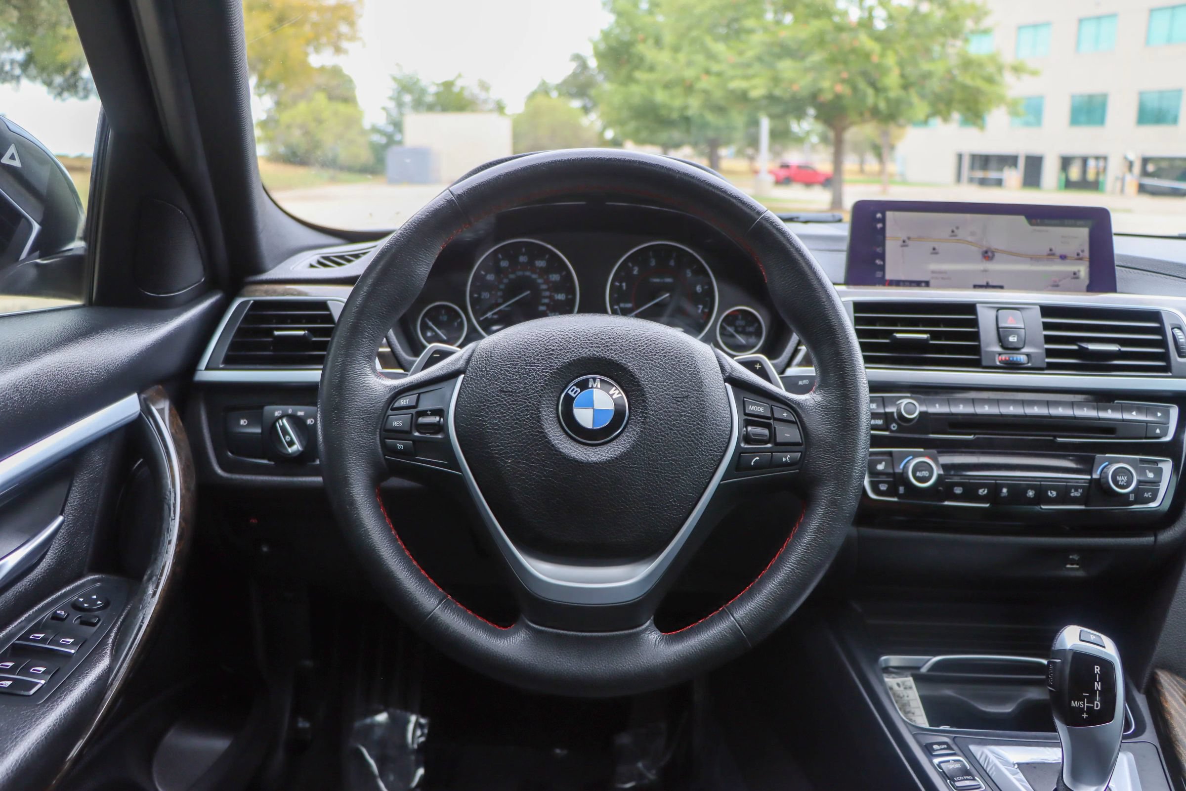 Used 2018 BMW 330e w/ Premium Package RWD image 27