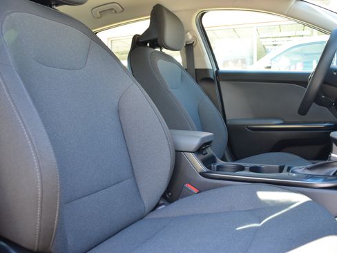 Used 2025 Kia K4 FWD image 30