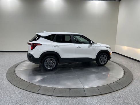 New 2026 Kia Seltos LX FWD image 5